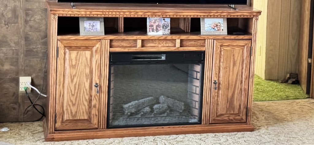 Elec fireplace / entertainment stand