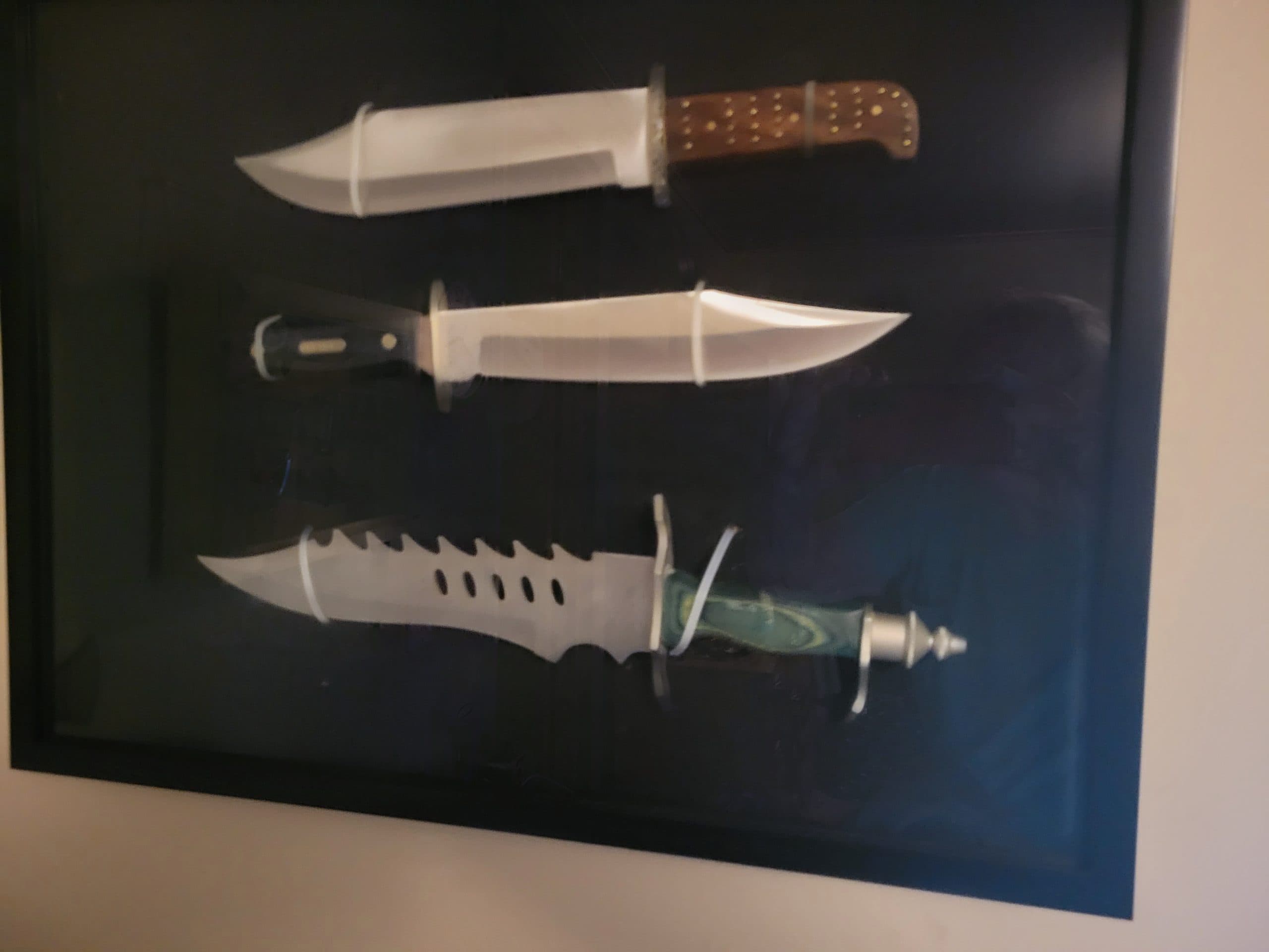 3 BOWIE KNIVES