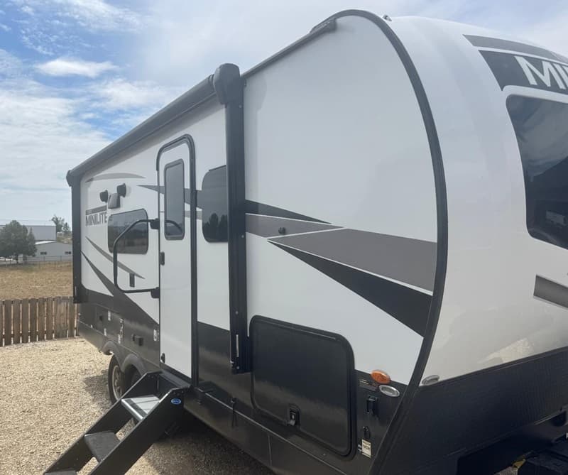 Used 2024 FOREST RIVER ROCKWOOD MINI LITE 2104S