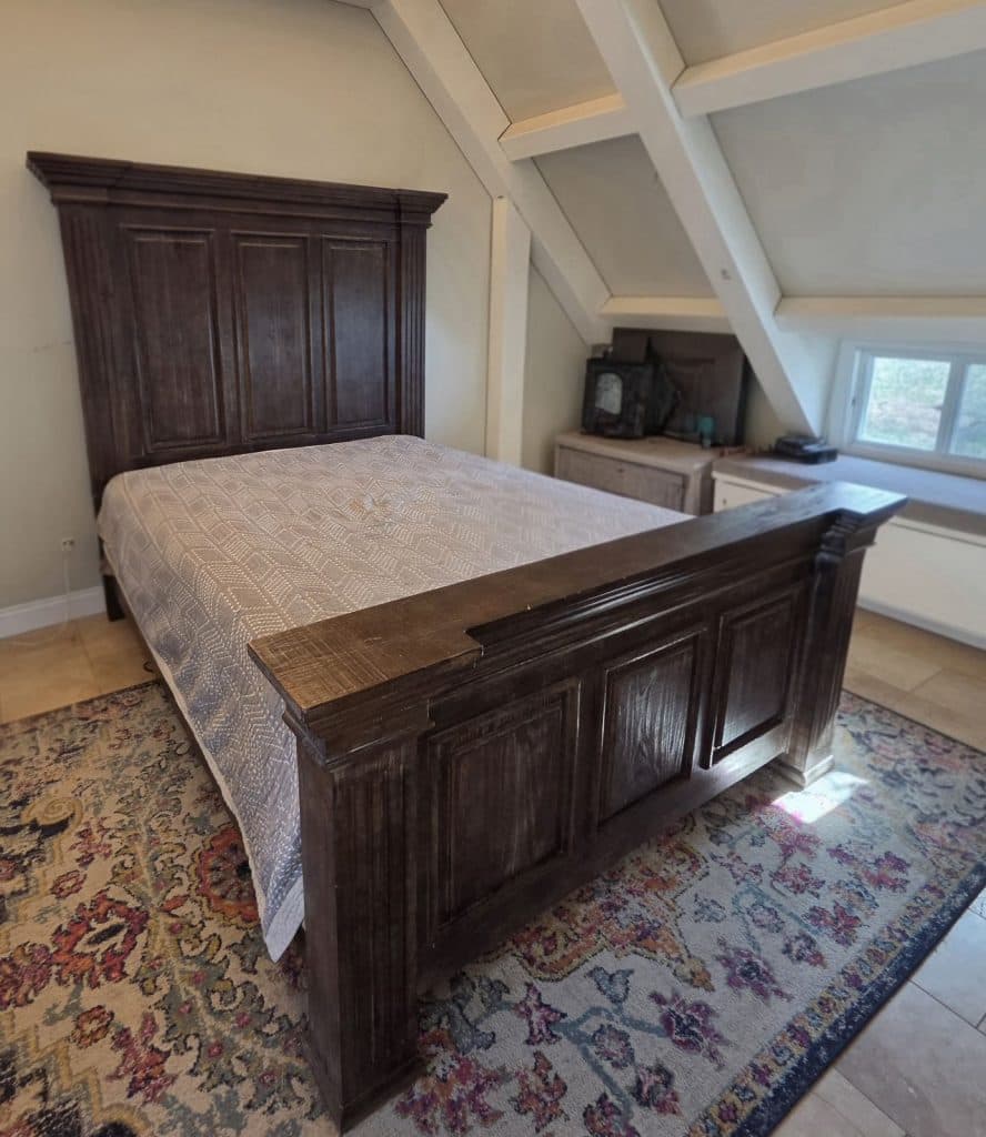 Ashley Wyndahl Queen Panel Bed