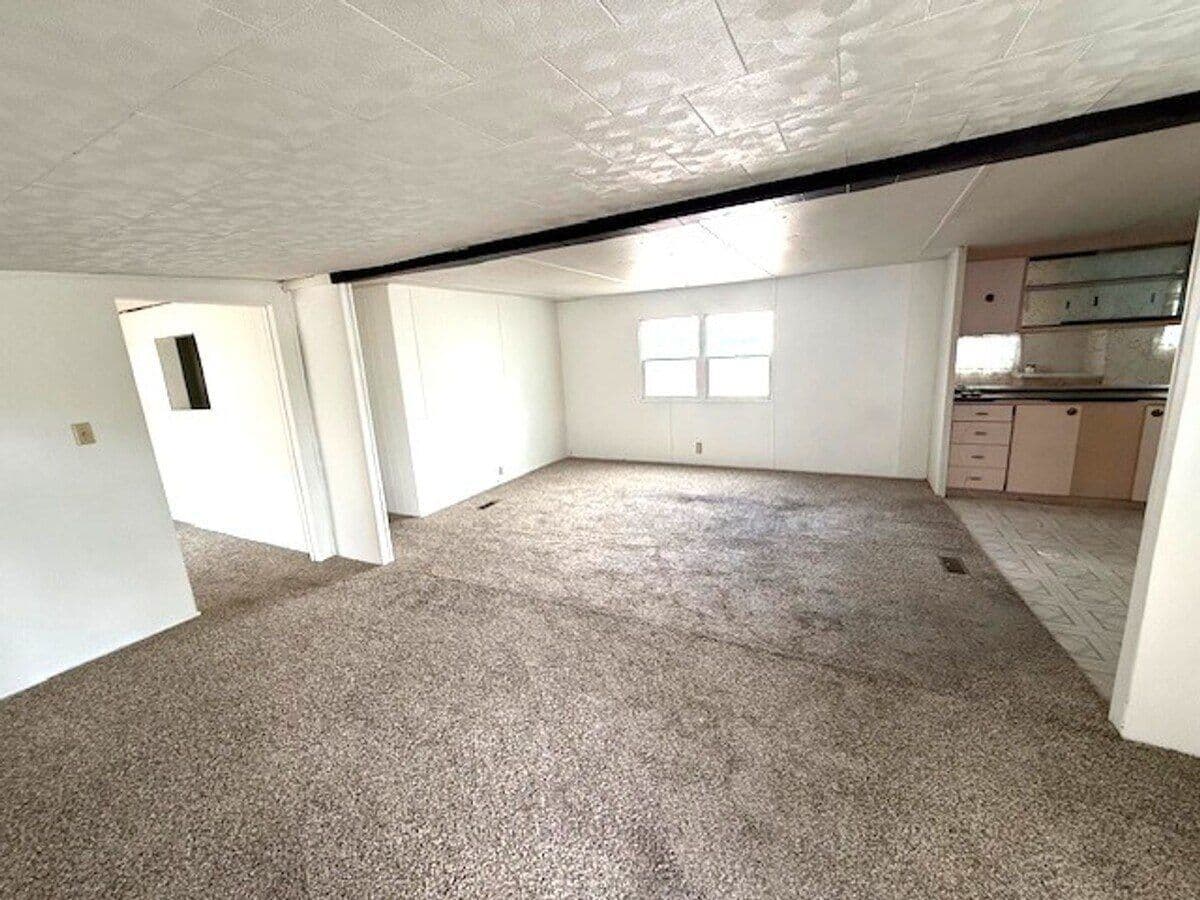 2bed 1bath on Bullion Rd with a fenced yard