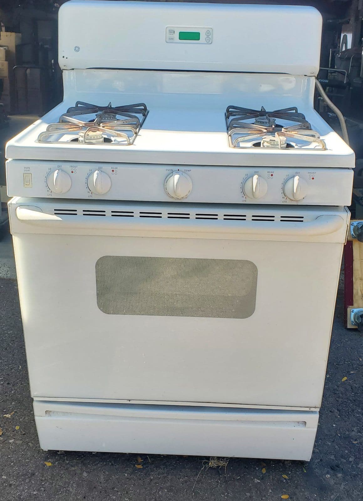 GE propane stove, works fine (we remodeled and changed to stainless applicances)