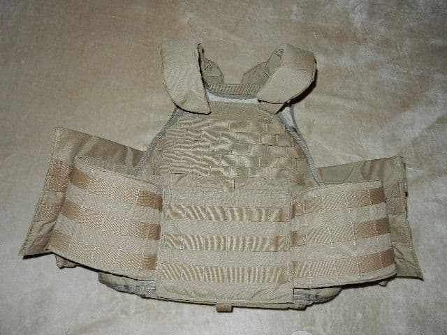 Eagle Industries Coyote Scalable Plate Carrier w/ level IV Ceramic Plates Size L/XL