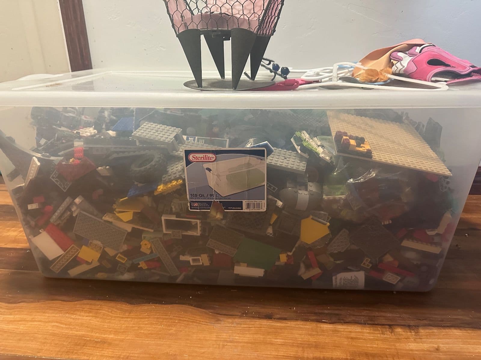 105 QT tote of Legos
