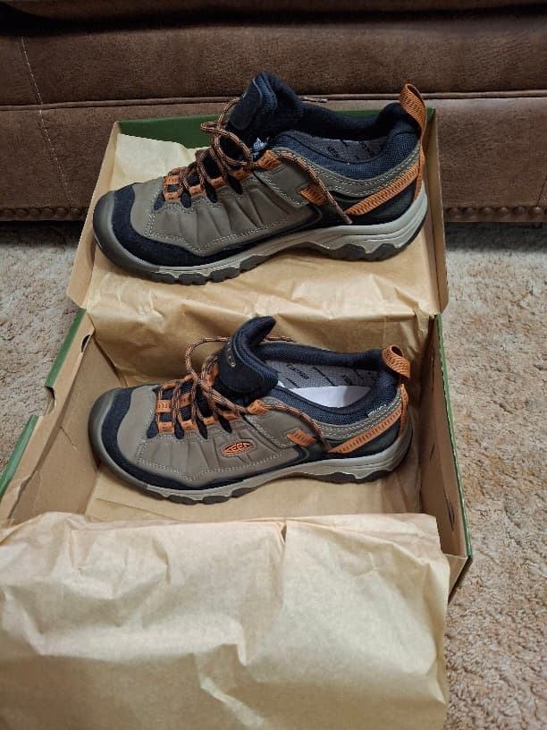 New Keen Targee Hiking Boots